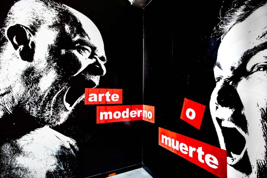 ARTE MODERNO O MUERTE Papier reklamowy, akryl, szablon, Autorzy - R M-J, M CH., Foto Czesław Chwiszczuk, 2019r.