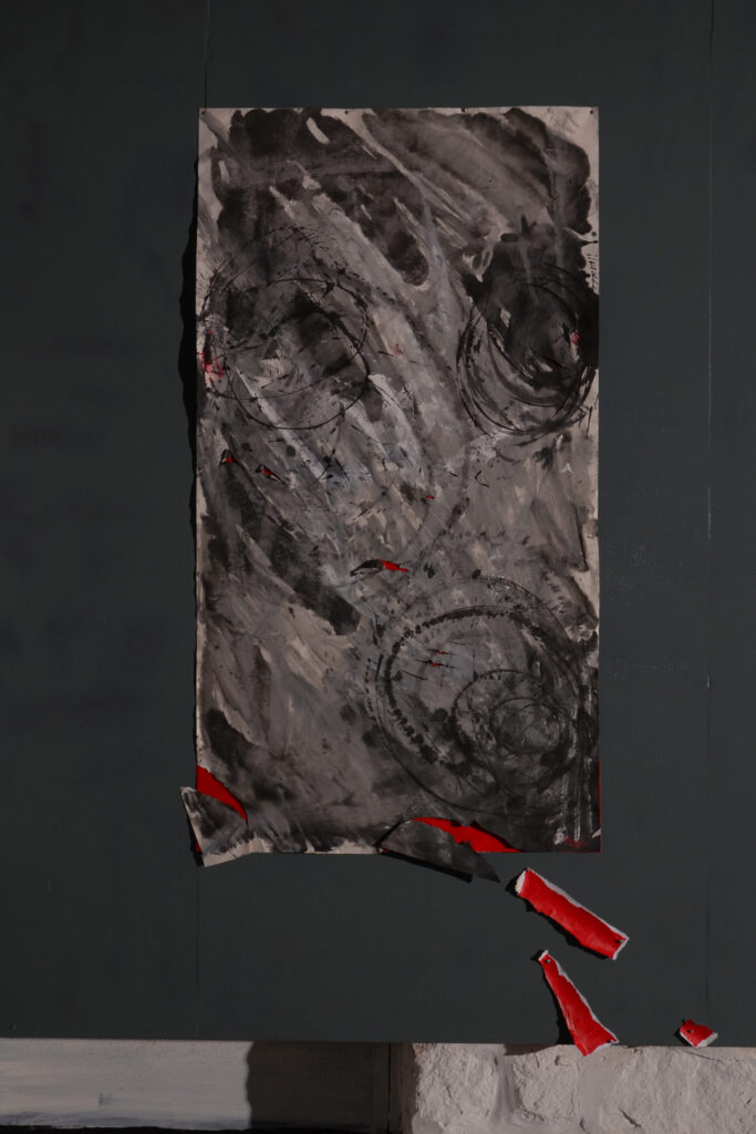 Pod Skórą 2, papier ryżowy, akryl, tusz, 178x98cm, Chiny, 2015 r.